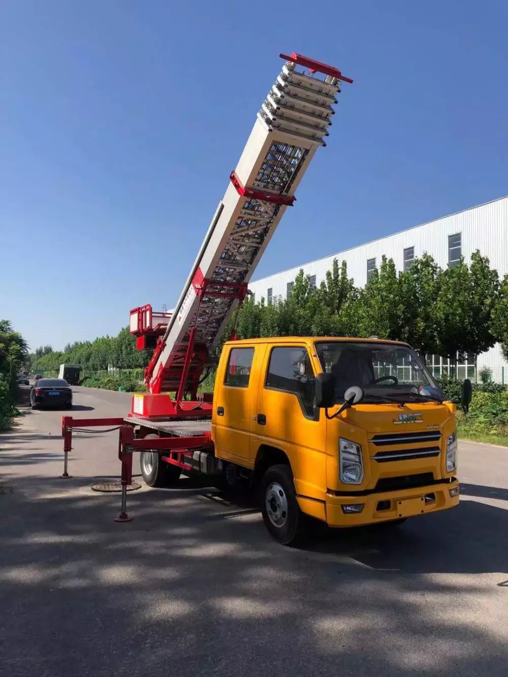 淮安洪泽附近的云梯车出租服务：轻松解决高空作业需求