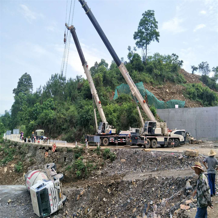 淮安洪泽汽车掉沟里叫吊车救援要多少钱